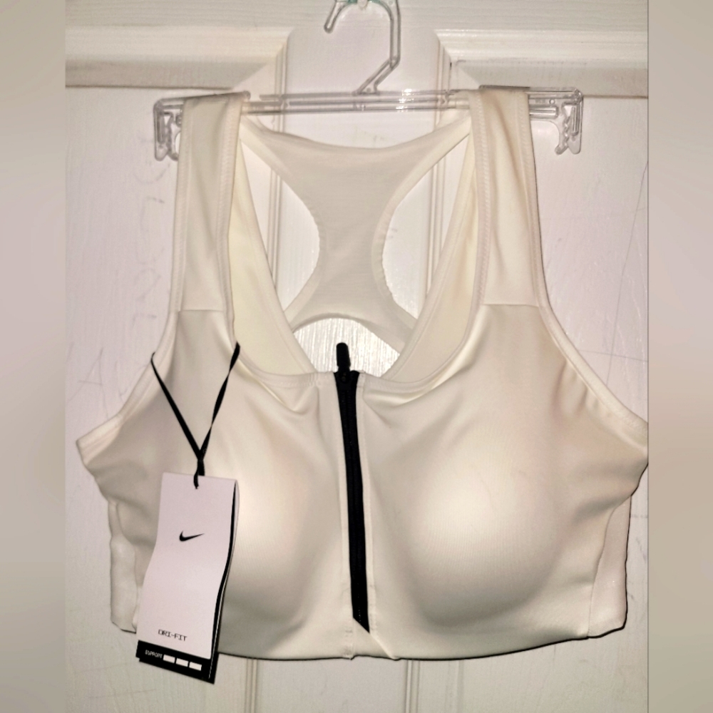 🌷💕🌹Nike sports bra